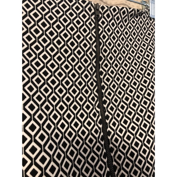 Geometric pencil skirt with zipper - Picture 3 of 4
